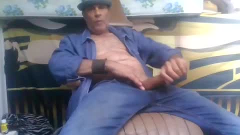 Snapshot of suckitu812 chatting on October 17, 9:45 am SUCKITU812 online show from October 17, 9:45 am