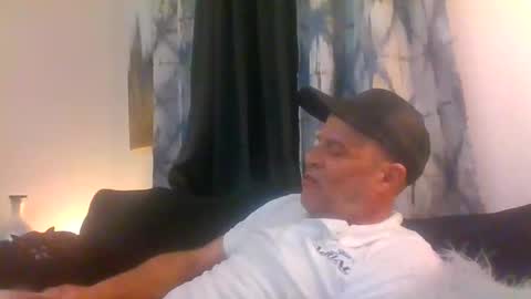 SUCKITU812 online show from January 7, 3:42 am