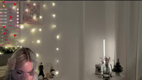 Snapshot of sue_everett chatting on December 20, 6:45 pm sue_everett online show from December 20, 6:45 pm