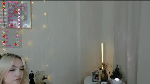 Snapshot of sue_everett chatting on December 22, 12:05 pm sue_everett online show from December 22, 12:05 pm