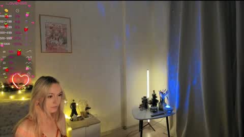 Snapshot of sue_everett chatting on December 25, 12:47 pm sue_everett online show from December 25, 12:47 pm