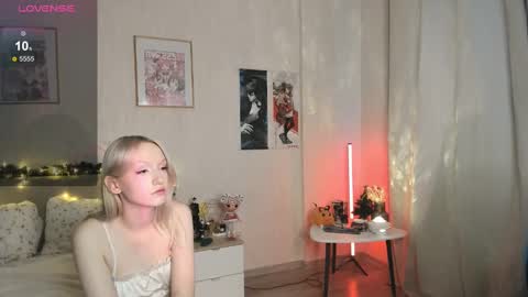 Snapshot of sue_everett chatting on February 12, 12:44 pm sue_everett online show from February 12, 12:44 pm