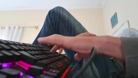 Snapshot of sueliton41 chatting on February 28, 7:48 pm sueliton41 online show from February 28, 7:48 pm