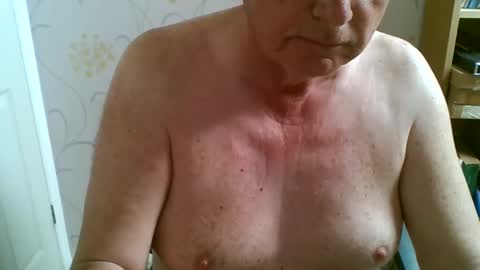 suffolkboy4 online show from May 12, 7:38 am