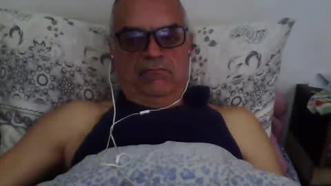 Snapshot of sugar1971 chatting on March 5, 7:04 am paolo online show from March 5, 7:04 am