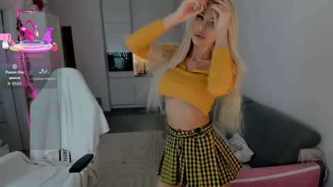 Snapshot of sugar_rainbow chatting on October 27, 5:55 am Kinga online show from October 27, 5:55 am