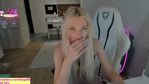 Snapshot of sugar_rainbow chatting on November 29, 5:32 am Kinga online show from November 29, 5:32 am