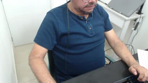 Johnny online show from April 19, 7:38 pm