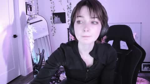 Ella online show from May 17, 3:48 am