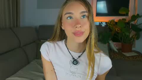Snapshot of sugarskye chatting on August 1, 8:30 pm sugarskye online show from August 1, 8:30 pm