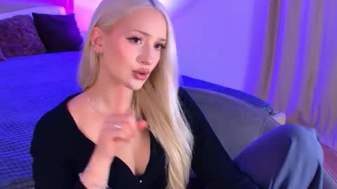 sugarwhisper online show from September 10, 4:40 pm