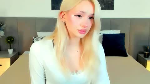 sugarwhisper online show from March 18, 3:59 pm