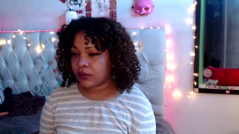 suggabrown_ online show from January 23, 3:01 pm