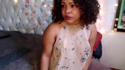 suggabrown_ online show from January 26, 1:58 pm