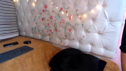 suggabrown_ online show from February 27, 1:28 pm