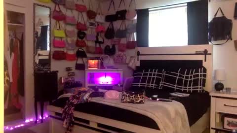 lexie online show from April 16, 1:28 am