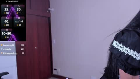 Nicolle  online show from December 13, 8:04 pm