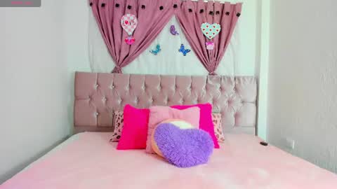 summer_girls01 online show from July 10, 1:21 am