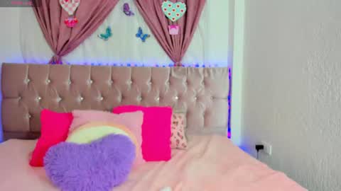summer_girls01 online show from July 10, 11:40 pm