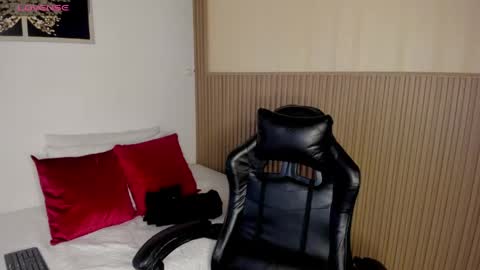 Snapshot of summer_night_ chatting on April 18, 11:58 am Summer online show from April 18, 11:58 am