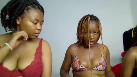 Snapshot of summer_ty chatting on February 18, 12:56 pm summer online show from February 18, 12:56 pm