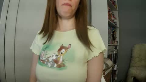 Snapshot of summerbluesky chatting on April 7, 2:50 pm summerbluesky online show from April 7, 2:50 pm