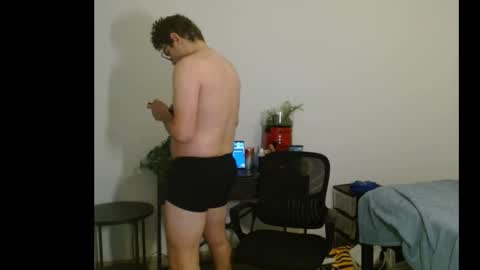 Snapshot of sumvirk04 chatting on November 18, 12:49 am Sum online show from November 18, 12:49 am