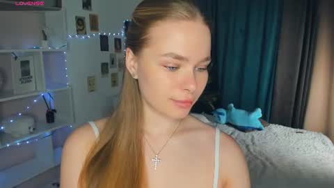 Snapshot of sunday_morn1ng chatting on June 26, 7:13 am Jenny online show from June 26, 7:13 am
