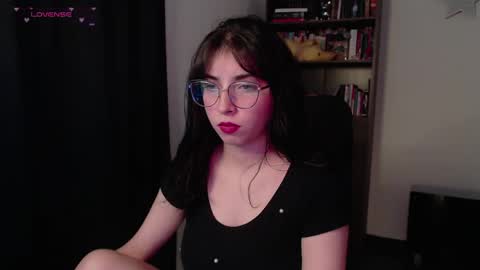 Snapshot of sunflower_uwu chatting on March 18, 9:07 pm violetta online show from March 18, 9:07 pm