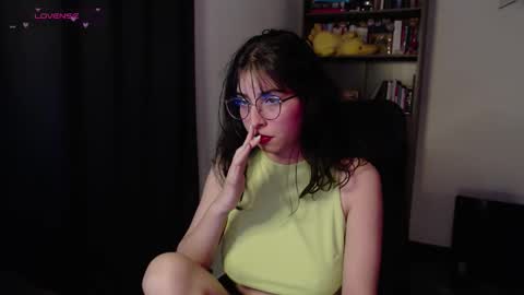 Snapshot of sunflower_uwu chatting on March 19, 9:19 pm violetta online show from March 19, 9:19 pm