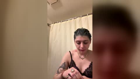 Snapshot of sunni_daes_xo chatting on January 6, 4:27 am Sunni Daes online show from January 6, 4:27 am