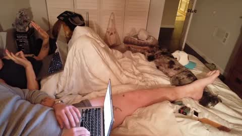 sunnicalicouple online show from May 30, 8:33 am