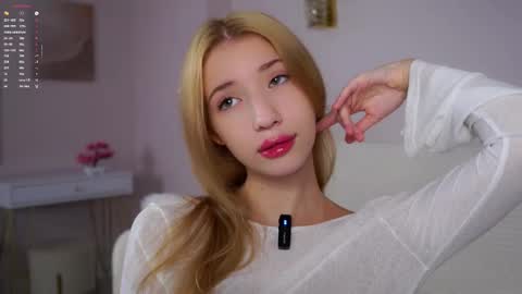 Lily online show from November 25, 2:39 pm