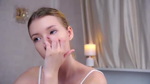 Lily online show from July 7, 2:43 pm
