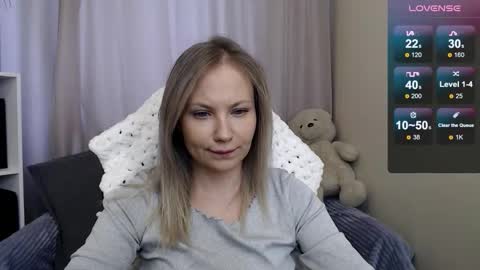 Snapshot of sunny_bunny6 chatting on February 8, 6:39 am Naomi online show from February 8, 6:39 am