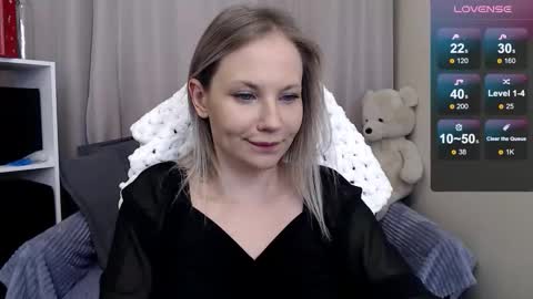 Snapshot of sunny_bunny6 chatting on February 9, 7:51 pm Naomi online show from February 9, 7:51 pm