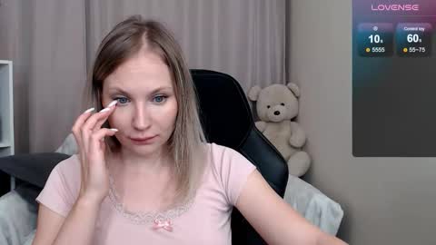 Snapshot of sunny_bunny6 chatting on February 26, 4:17 pm Naomi online show from February 26, 4:17 pm