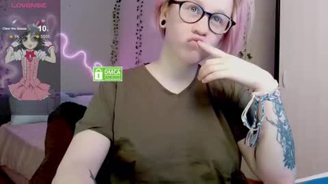 Snapshot of sunny_mood chatting on February 18, 12:28 pm sunny mood online show from February 18, 12:28 pm