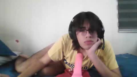 Snapshot of sunny_pebble chatting on January 6, 4:27 am sunny_pebble online show from January 6, 4:27 am