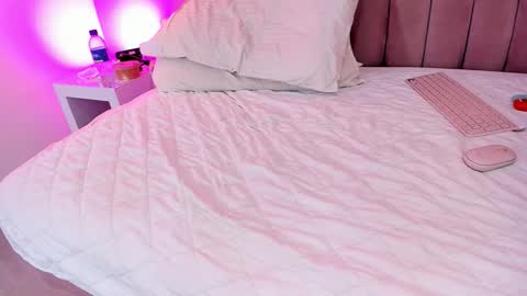 Snapshot of sunnypage chatting on October 19, 7:14 pm      online show from October 19, 7:14 pm