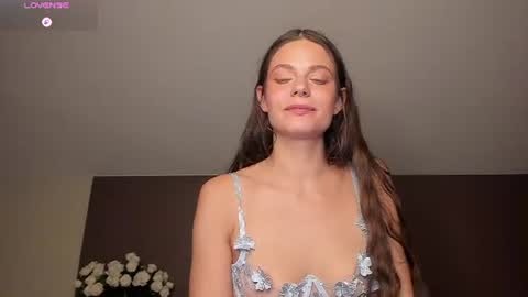 Snapshot of sunsay_effie chatting on July 14, 9:31 pm Effie Beautiful girl and Sunsay lucky boy online show from July 14, 9:31 pm