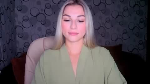 Snapshot of sunsetwithava chatting on July 19, 8:01 pm sunsetwithava online show from July 19, 8:01 pm