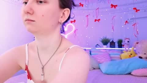 Snapshot of sunshine_blaze chatting on February 19, 1:29 pm Alice online show from February 19, 1:29 pm