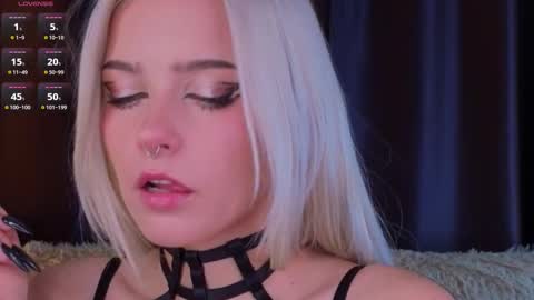 Snapshot of sunshinegirlx chatting on November 3, 6:14 am Alice online show from November 3, 6:14 am