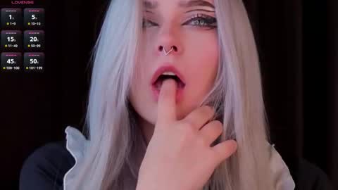 Snapshot of sunshinegirlx chatting on November 5, 6:13 am Alice online show from November 5, 6:13 am