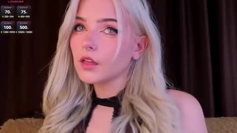 Snapshot of sunshinegirlx chatting on December 3, 4:31 am Alice online show from December 3, 4:31 am