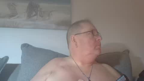 Snapshot of sunspotbaby chatting on November 7, 5:18 am Sunspotbaby online show from November 7, 5:18 am