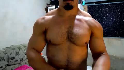 Snapshot of superbigmr chatting on March 11, 9:32 pm james online show from March 11, 9:32 pm