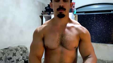 Snapshot of superbigmr chatting on April 6, 4:32 am james online show from April 6, 4:32 am
