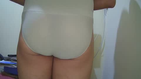 Snapshot of superboy977 chatting on November 17, 4:40 am superboy977 online show from November 17, 4:40 am